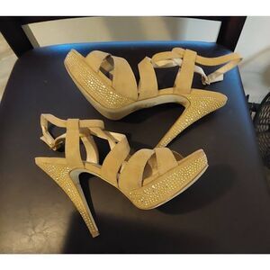 Gorgoeus Scene Tan Suede & Gold Rhinestone Studs Strappy Heel Shoes Sz 8M